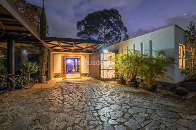 Casa de 4 alcobas en venta en Las Palmas, Medellín, 412 m² · foto 2 de 20