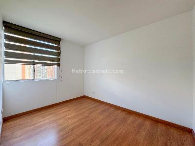 Apartamento de 2 alcobas en venta en Loma De Los Bernal, Medellín, 82 m² · foto 10 de 19