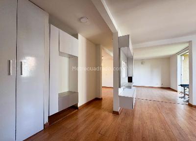 Apartamento de 2 alcobas en venta en Loma De Los Bernal, Medellín, 82 m² · foto 4 de 19