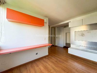 Apartamento de 2 alcobas en venta en Loma De Los Bernal, Medellín, 82 m² · foto 7 de 19