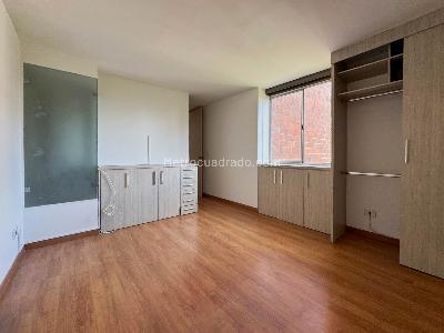 Apartamento de 2 alcobas en venta en Loma De Los Bernal, Medellín, 82 m² · foto 9 de 19