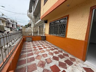 Casa de 5 alcobas en venta en Santo Domingo, Cali, 237 m² · foto 2 de 20