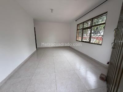 Casa de 5 alcobas en venta en Santo Domingo, Cali, 237 m² · foto 4 de 20