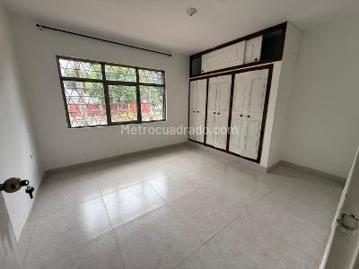 Casa de 5 alcobas en venta en Santo Domingo, Cali, 237 m² · foto 8 de 20