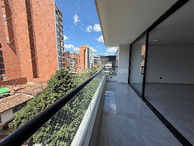 Apartamento de 3 alcobas en venta en Laureles, Medellín, 130 m² · foto 2 de 17