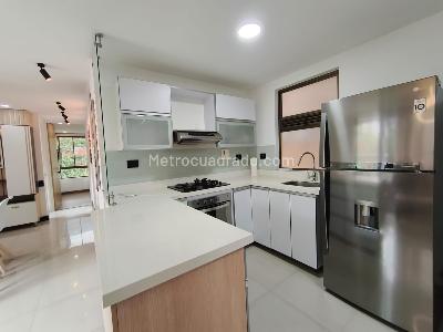 Apartamento de 2 alcobas en venta en Altos Del Poblado, Medellín, 69 m² · foto 3 de 20