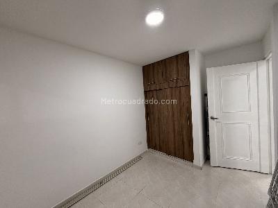 Apartamento de 2 alcobas en venta en Champagnat, Cali, 68 m² · foto 5 de 9
