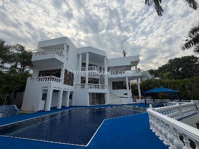 Casa de 5 alcobas en venta en Condominio Campestre El Peñon, Girardot, 800 m² · foto 3 de 20
