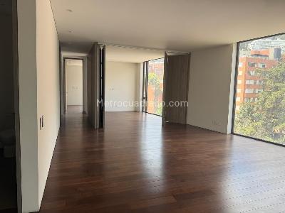 Apartamento de 3 alcobas en venta en El Retiro El Nogal, Bogotá, 210 m² · foto 8 de 12