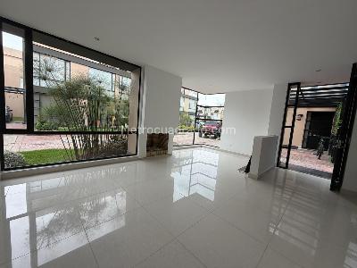 Casa de 4 alcobas en venta en Av Chilacos, Chía, 170 m² · foto 3 de 11