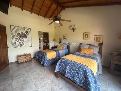 Casa de 5 alcobas en venta en Lagos Del Cacique, Bucaramanga, 350 m² · foto 12 de 20