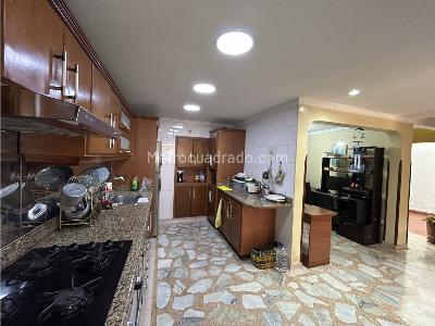 Casa de 5 alcobas en venta en La Victoria, Bucaramanga, 490 m² · foto 5 de 20