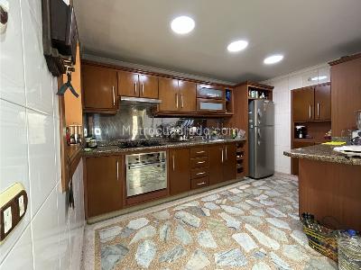 Casa de 5 alcobas en venta en La Victoria, Bucaramanga, 490 m² · foto 19 de 20