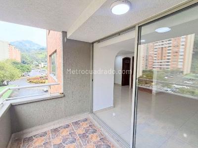 Apartamento de 3 alcobas en venta en Laureles, Medellín, 100 m² · foto 2 de 20