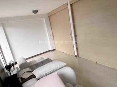 Apartamento de 3 alcobas en venta en Loma De Los Bernal, Medellín, 95 m² · foto 2 de 10