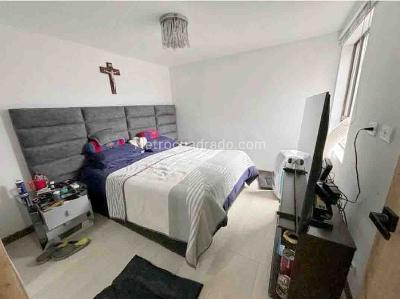 Apartamento de 3 alcobas en venta en Loma De Los Bernal, Medellín, 95 m² · foto 9 de 10