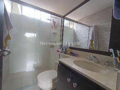 Apartamento en venta en Loma De Los Bernal, Medellín · foto 17 de 20