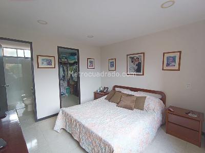Apartamento en venta en Loma De Los Bernal, Medellín · foto 15 de 20