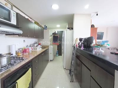 Apartamento en venta en Loma De Los Bernal, Medellín · foto 6 de 20