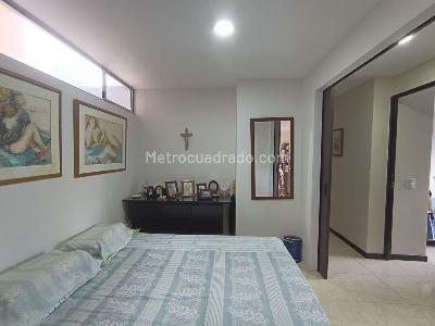 Apartamento en venta en Loma De Los Bernal, Medellín · foto 8 de 20