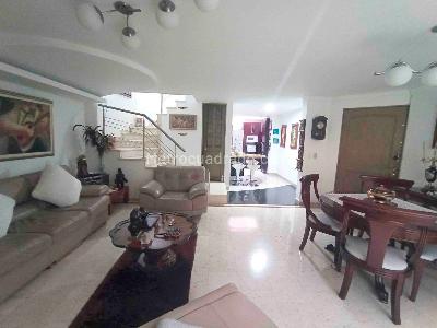 Casa de 4 alcobas en venta en Loma De Los Bernal, Medellín, 160 m² · foto 2 de 20