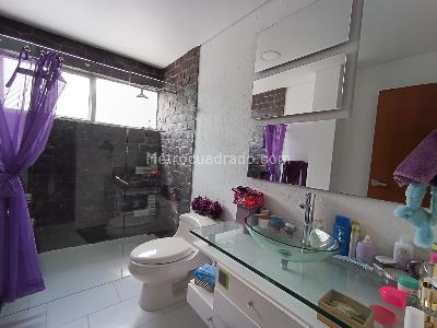 Casa de 5 alcobas en venta en Escobero, Envigado, 656 m² · foto 18 de 20