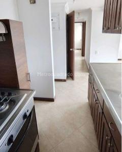 Apartamento en venta en Loma De Los Bernal, Medellín · foto 8 de 20