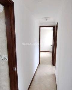 Apartamento en venta en Loma De Los Bernal, Medellín · foto 9 de 20
