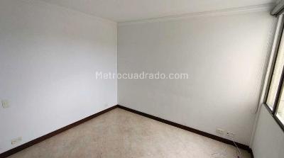 Apartamento en venta en Loma De Los Bernal, Medellín · foto 14 de 20