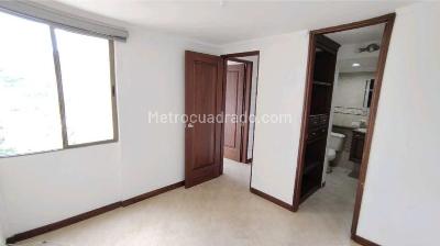 Apartamento en venta en Loma De Los Bernal, Medellín · foto 15 de 20
