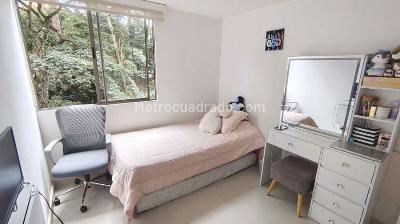 Apartamento en venta en Loma De Los Bernal, Medellín · foto 15 de 19