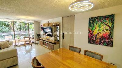 Apartamento en venta en Loma De Los Bernal, Medellín · foto 2 de 19