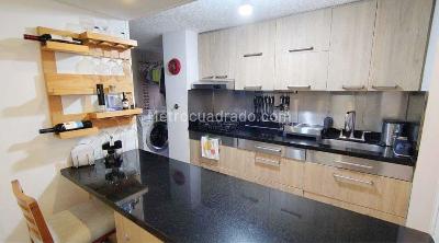 Apartamento en venta en Loma De Los Bernal, Medellín · foto 7 de 19