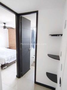 Apartamento en venta en Loma De Los Bernal, Medellín · foto 12 de 19