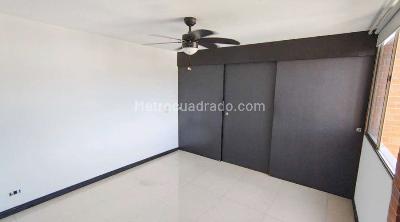 Apartamento en venta en Loma De Los Bernal, Medellín · foto 17 de 19