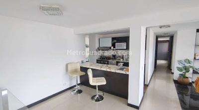 Apartamento en venta en Loma De Los Bernal, Medellín · foto 8 de 19