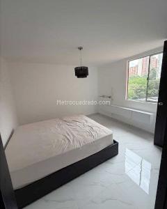 Apartamento de 3 alcobas en venta en Loma De Los Bernal, Medellín, 75 m² · foto 12 de 16