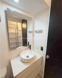 Apartamento de 3 alcobas en venta en Loma De Los Bernal, Medellín, 75 m² · foto 14 de 16