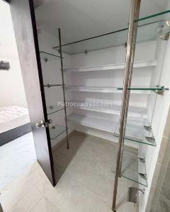 Apartamento de 3 alcobas en venta en Loma De Los Bernal, Medellín, 75 m² · foto 15 de 16
