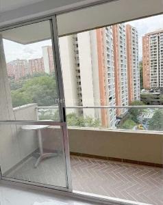 Apartamento de 3 alcobas en venta en Loma De Los Bernal, Medellín, 75 m² · foto 2 de 16