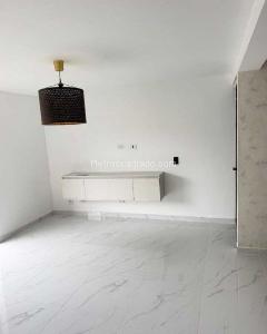 Apartamento de 3 alcobas en venta en Loma De Los Bernal, Medellín, 75 m² · foto 3 de 16