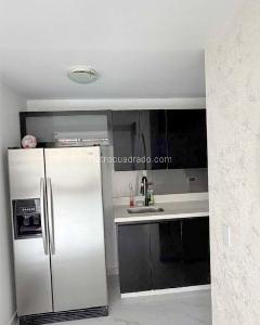 Apartamento de 3 alcobas en venta en Loma De Los Bernal, Medellín, 75 m² · foto 4 de 16