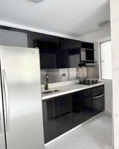 Apartamento de 3 alcobas en venta en Loma De Los Bernal, Medellín, 75 m² · foto 5 de 16