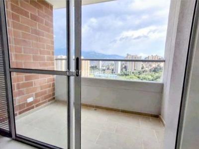 Apartamento de 3 alcobas en venta en Campo Amor, Medellín, 72 m² · foto 2 de 14