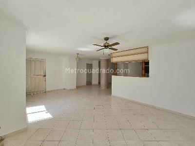 Apartamento en venta en La Almeria, Medellín · foto 2 de 20