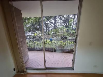 Apartamento de 3 alcobas en venta en Poblado San Diego, Medellín, 80 m² · foto 2 de 14