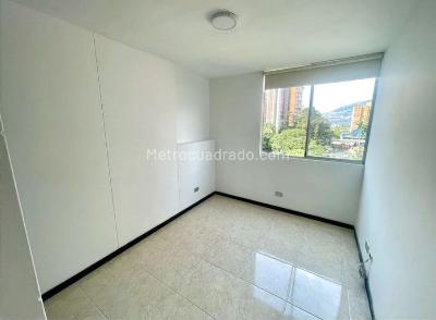 Apartamento en venta en Loma De Los Bernal, Medellín · foto 12 de 20