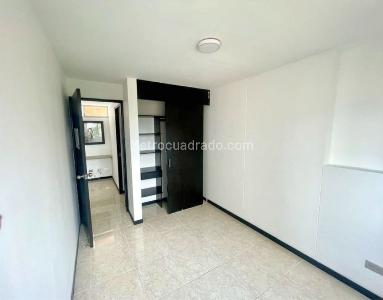 Apartamento en venta en Loma De Los Bernal, Medellín · foto 13 de 20