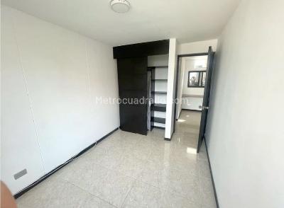 Apartamento en venta en Loma De Los Bernal, Medellín · foto 15 de 20