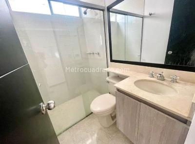Apartamento en venta en Loma De Los Bernal, Medellín · foto 18 de 20